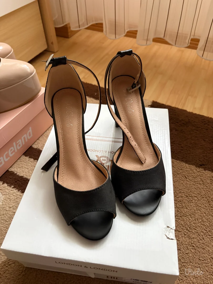 Crne ženske štikle