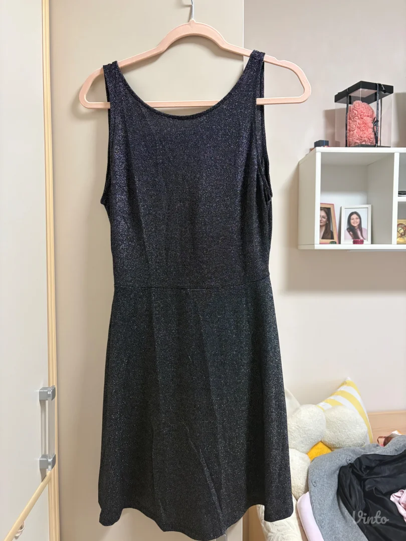 Crna šljokičava haljina