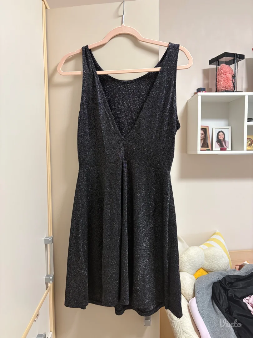 Crna šljokičava haljina