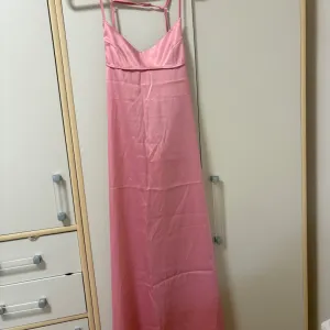 Roze haljina na bratele