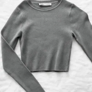 Zara crop džemper / rebrasti top S