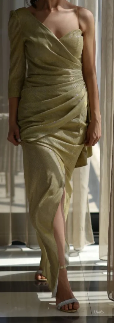 Zlatna elegantna haljina