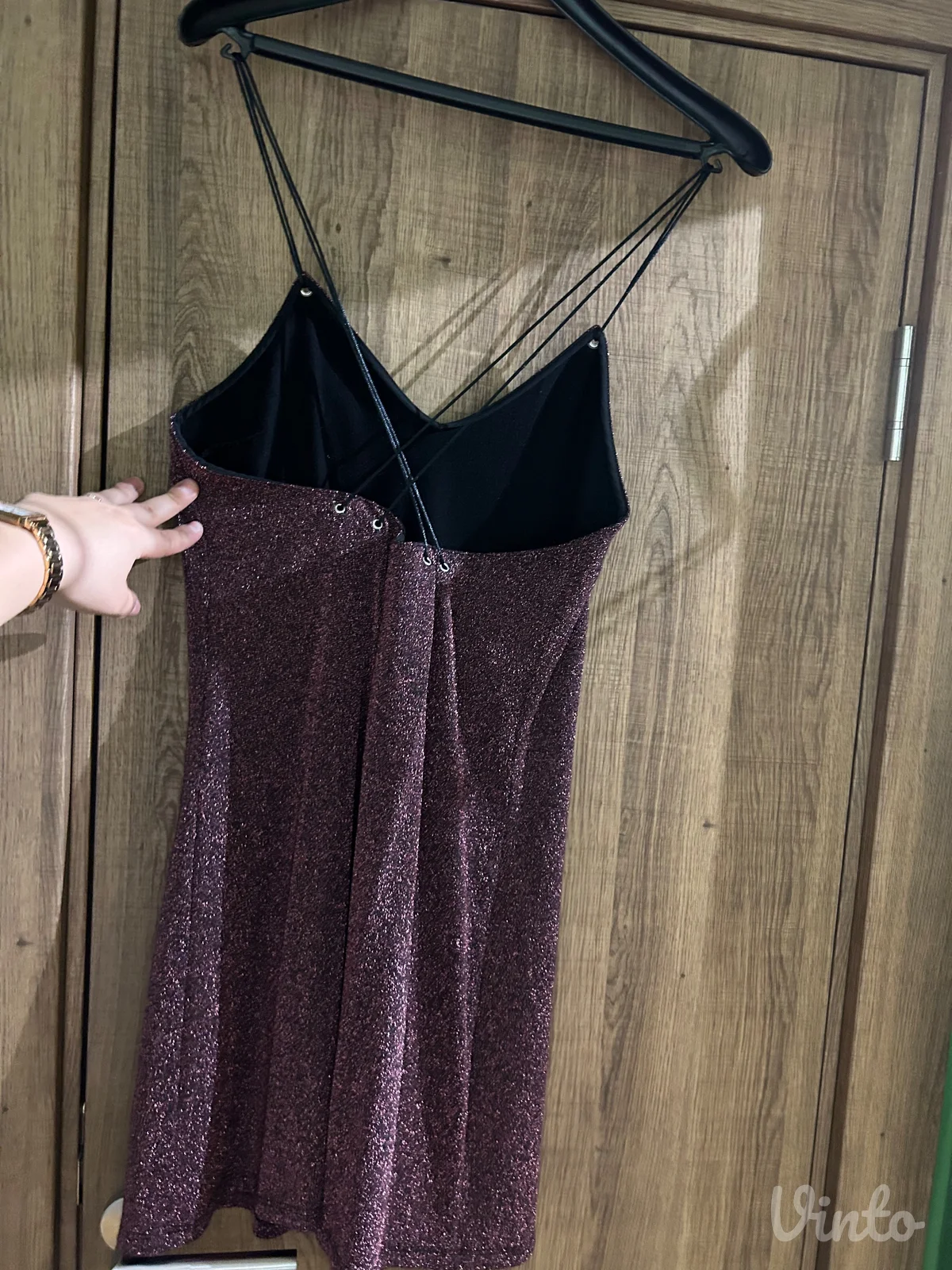 Roze Bershka mini haljina sa sljokicama