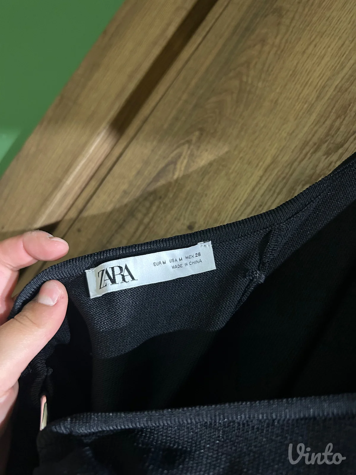 Crna uska midi halterneck haljina sa golim ledjima zara