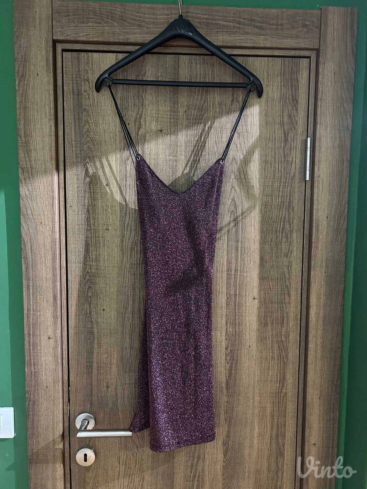 Roze Bershka mini haljina sa sljokicama