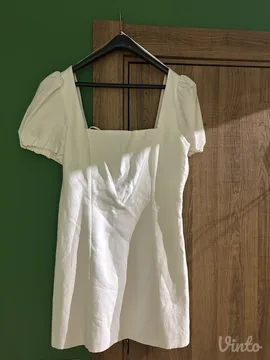 Bela mini Zara haljina sa pufnastim rukavima