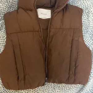 Bershka crop top prsluk