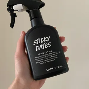 LUSH Sticky Dates sprej za telo NOVO