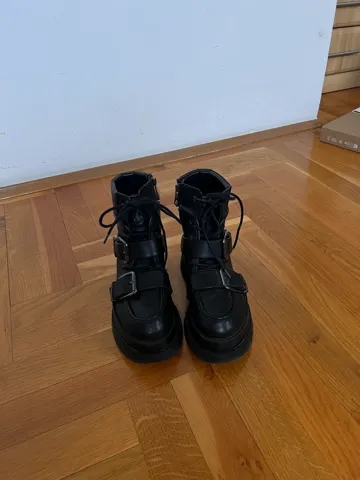 Bershka čizme 37
