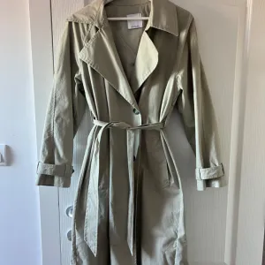 Bershka kišni mantil