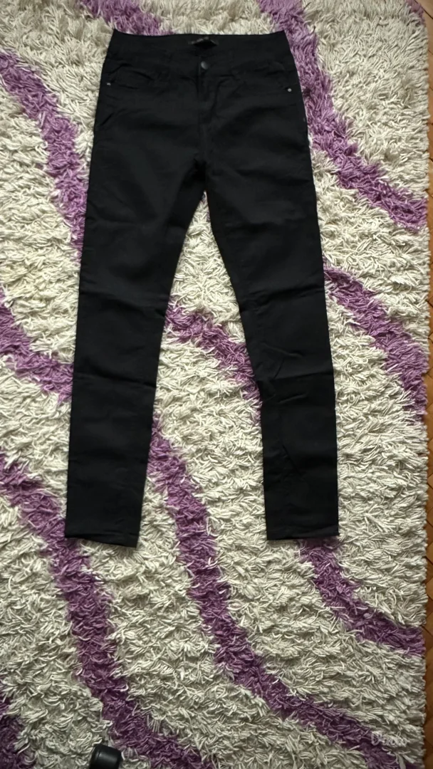 crne pantalone, c-in-c