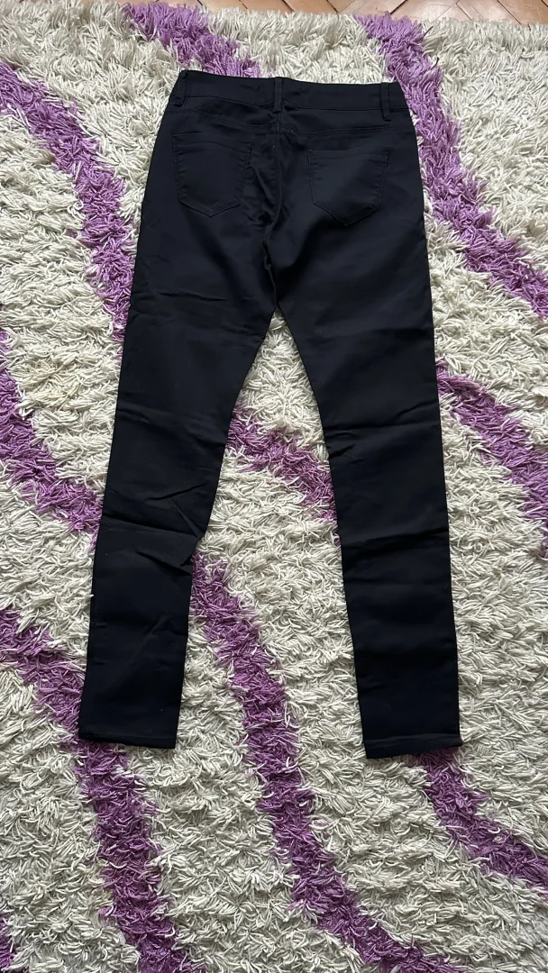 crne pantalone, c-in-c