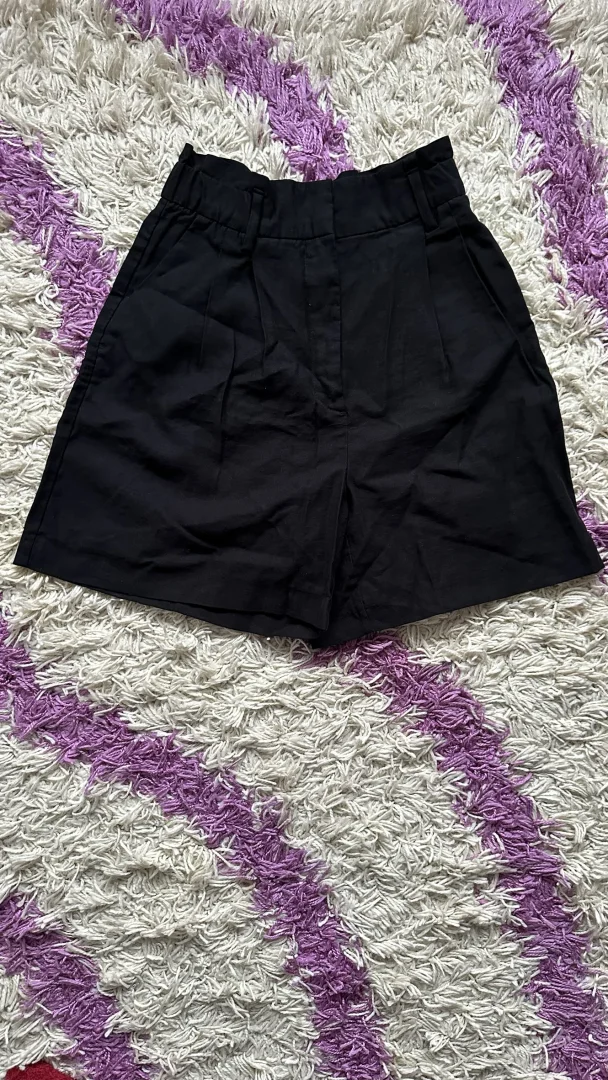 crni šorc - h&m