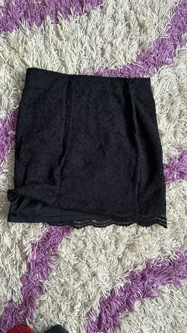 crna čipkasta suknja - H&M