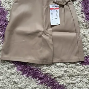 bež suknja - sinsay