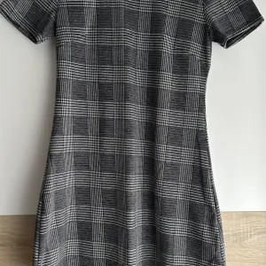 karirana haljina sa kragnom - sinsay