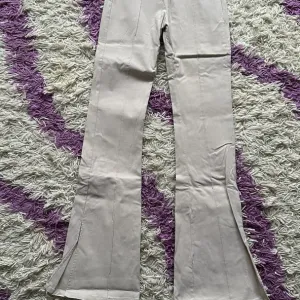 bež pantalone - bershka