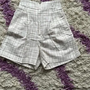 karirani šorc - stradivarius