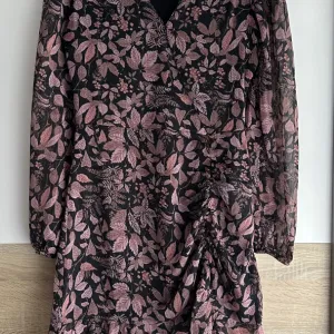 crno-roze haljina - sinsay