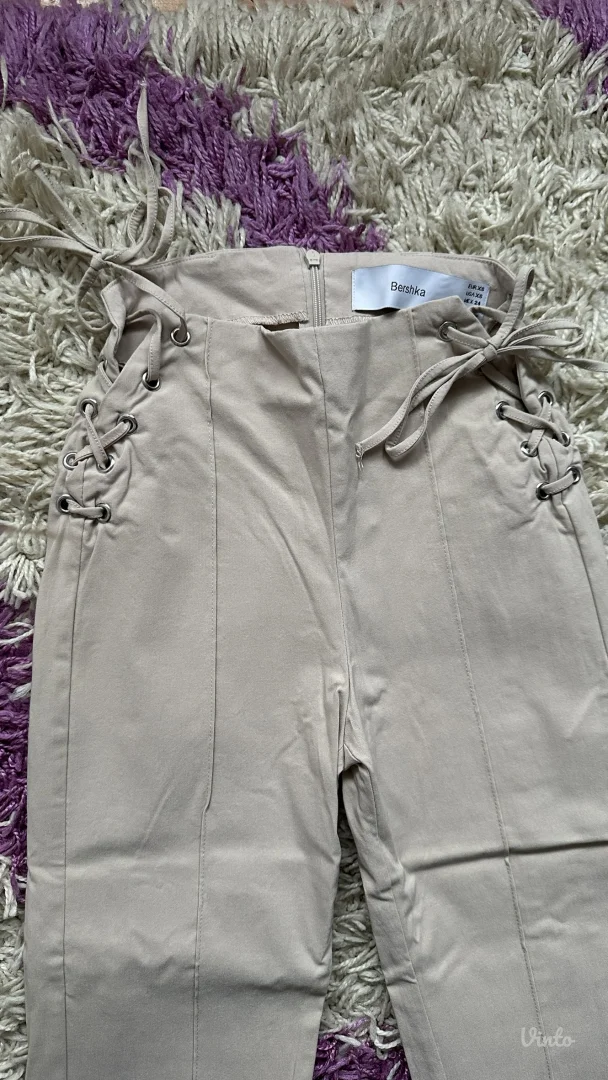 bež pantalone - bershka