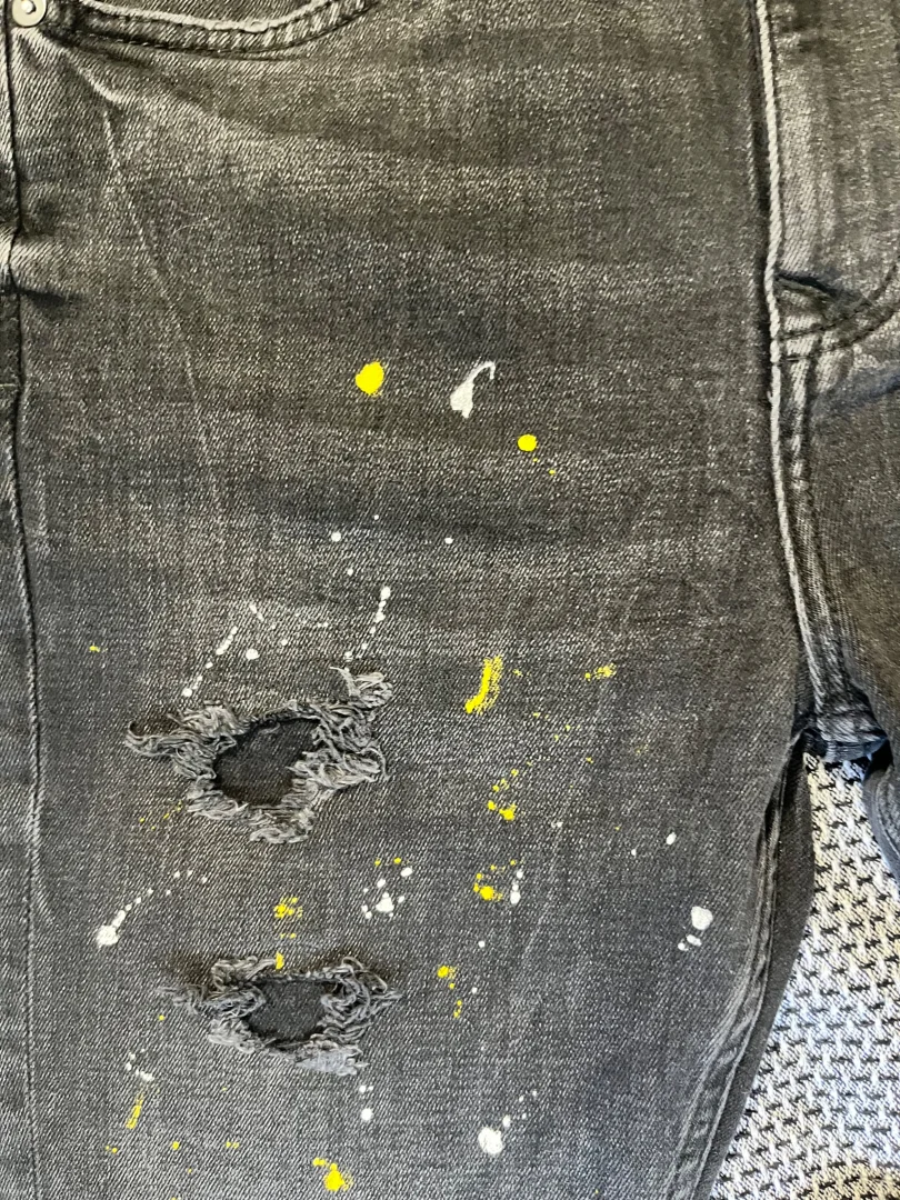 Zara crne farmerke sa printom