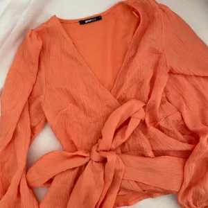 Gina Tricot - Bluza na preklop (XS)