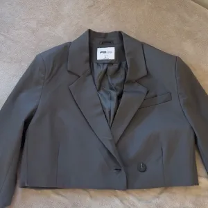 New Yorker - sivi kratki sako