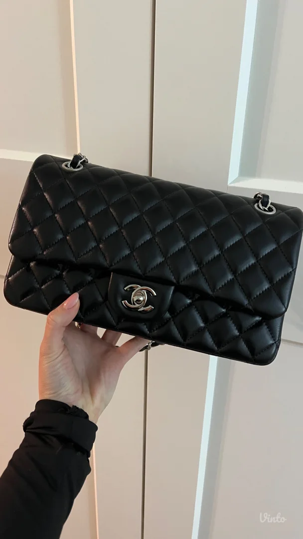 Chanel lambskin flap torbica