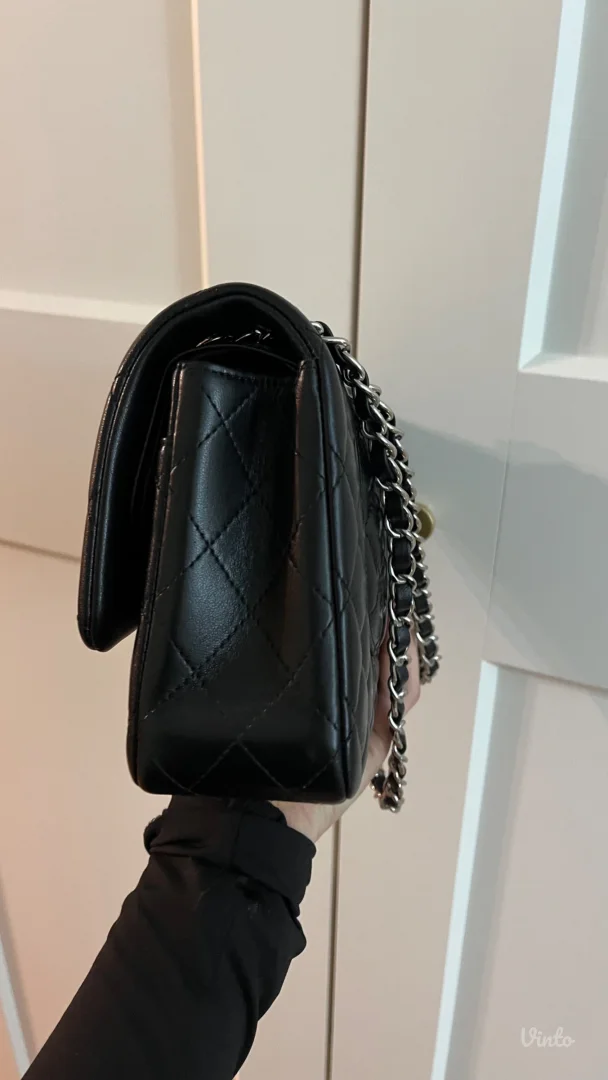 Chanel lambskin flap torbica