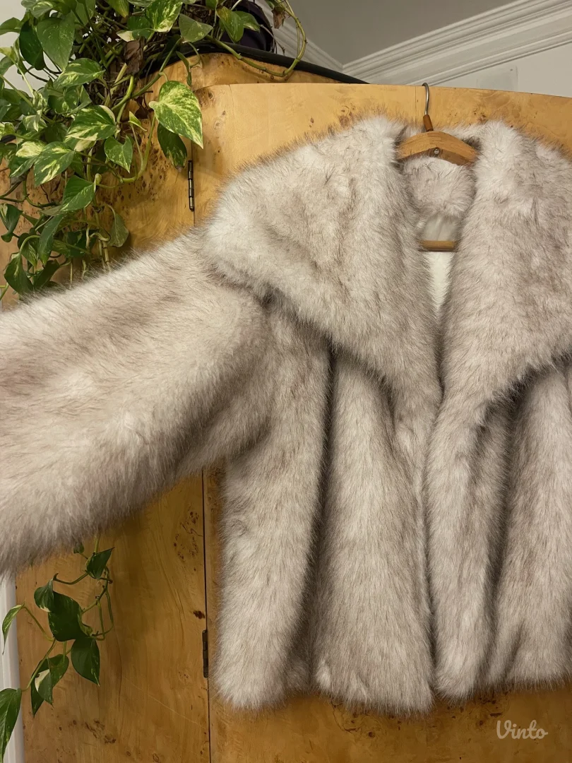 Bunda - jakna od vestackog krzna NOVA