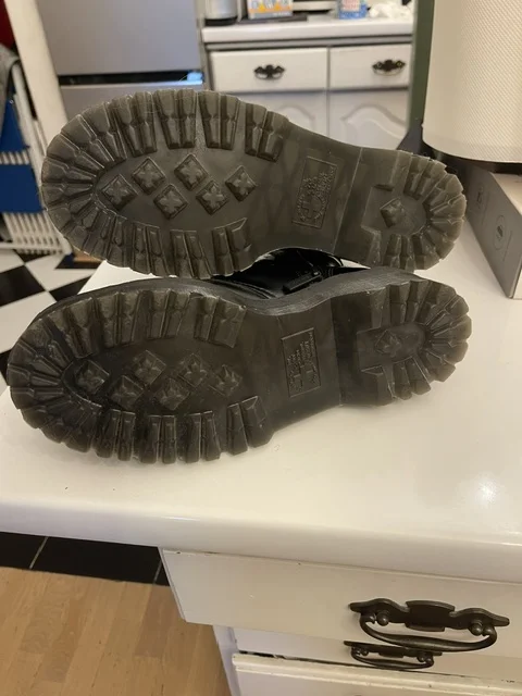 Cizme Martinke ( Dr Martens) kao Nove 39