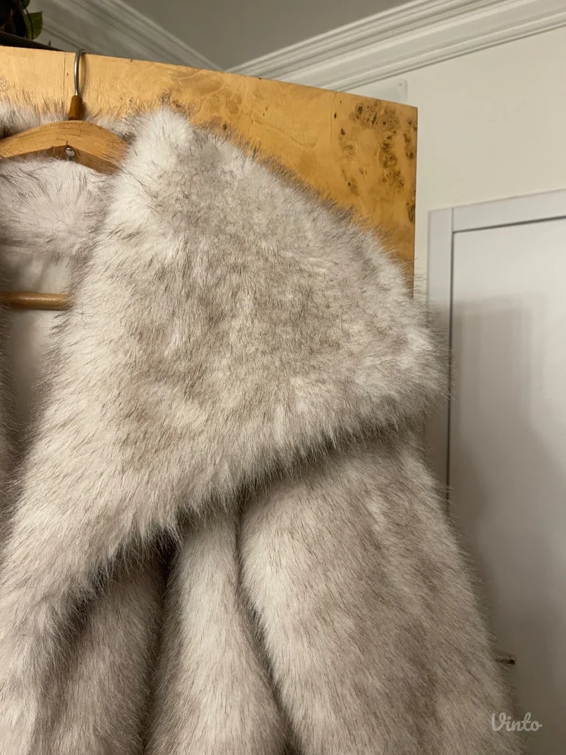 Bunda - jakna od vestackog krzna NOVA