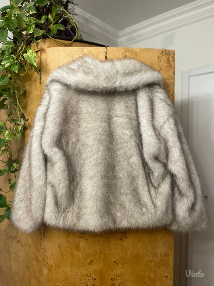 Bunda - jakna od vestackog krzna NOVA