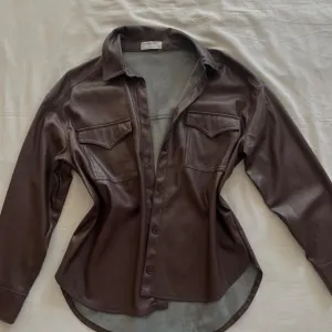 AKCIJA Bershka košulja/jaknica