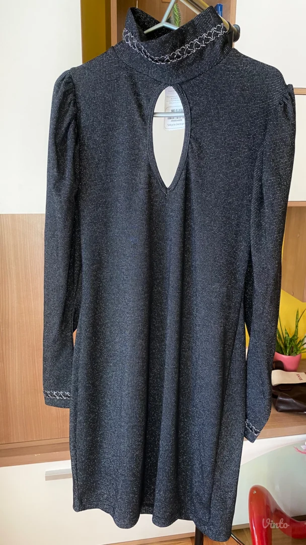 Šljokičava haljina otvorenih leđa