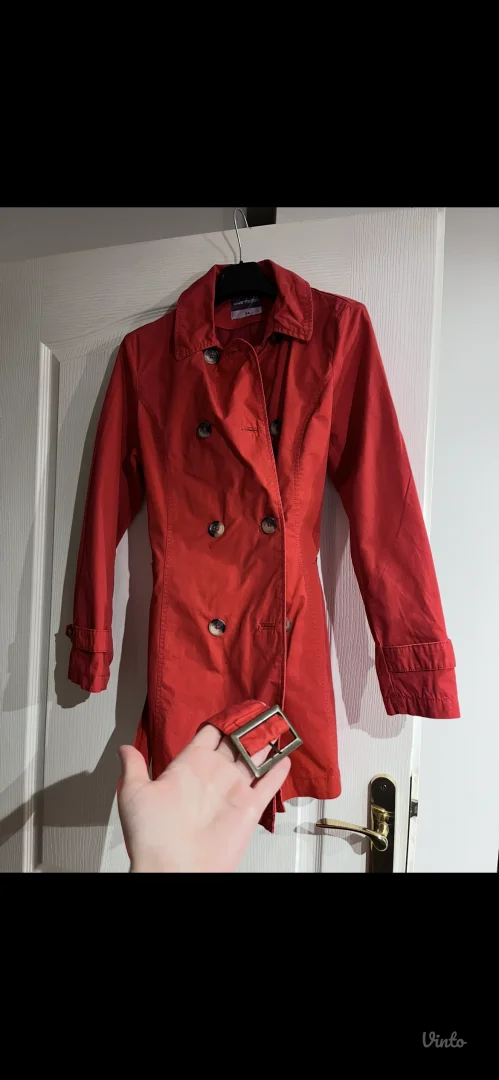 Blue motion crveni mantil