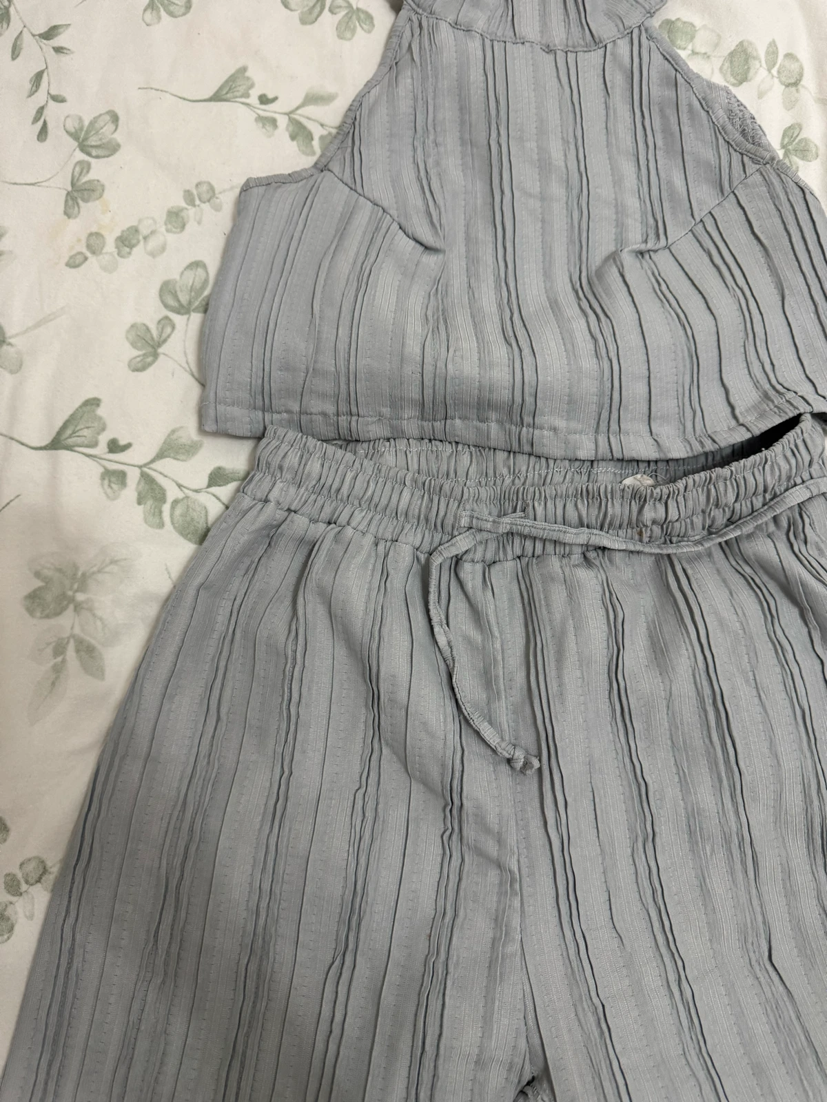 komplet pantalone i top