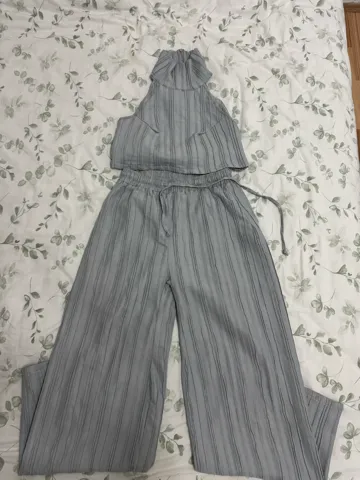 komplet pantalone i top