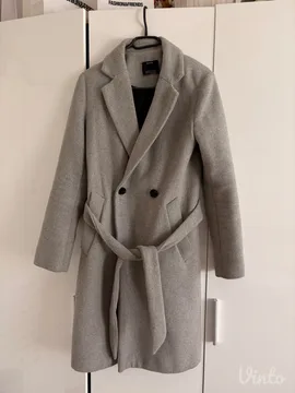 Bershka sivi kaput