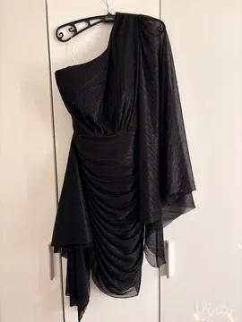 Elegantna crna haljina