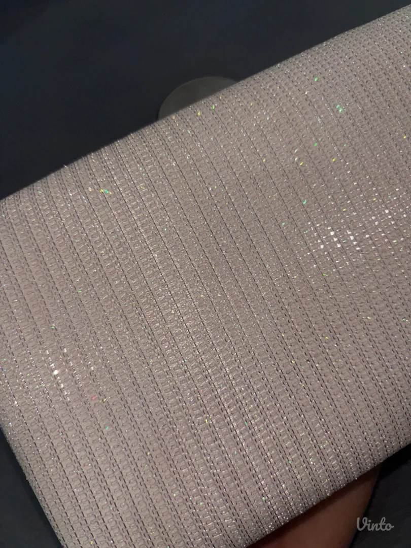 šljokičava bela torbica