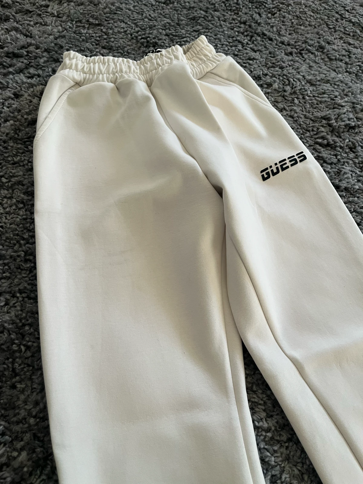 Guess trenerka