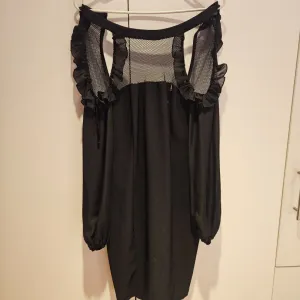 Crna elegantma haljina