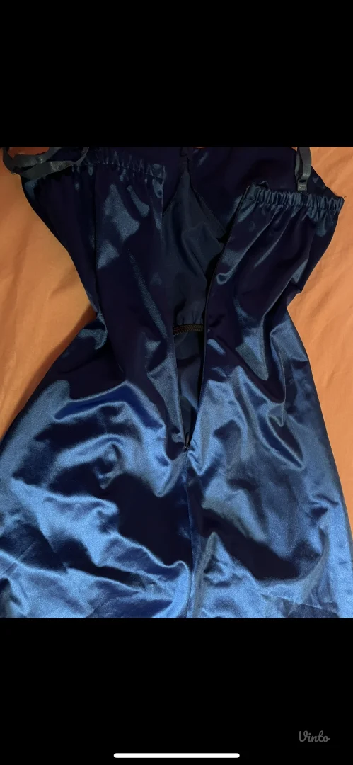 Uska, svilena haljina