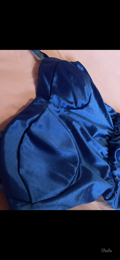 Uska, svilena haljina