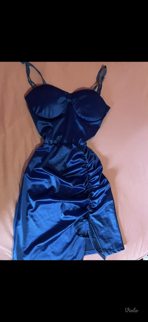 Uska, svilena haljina