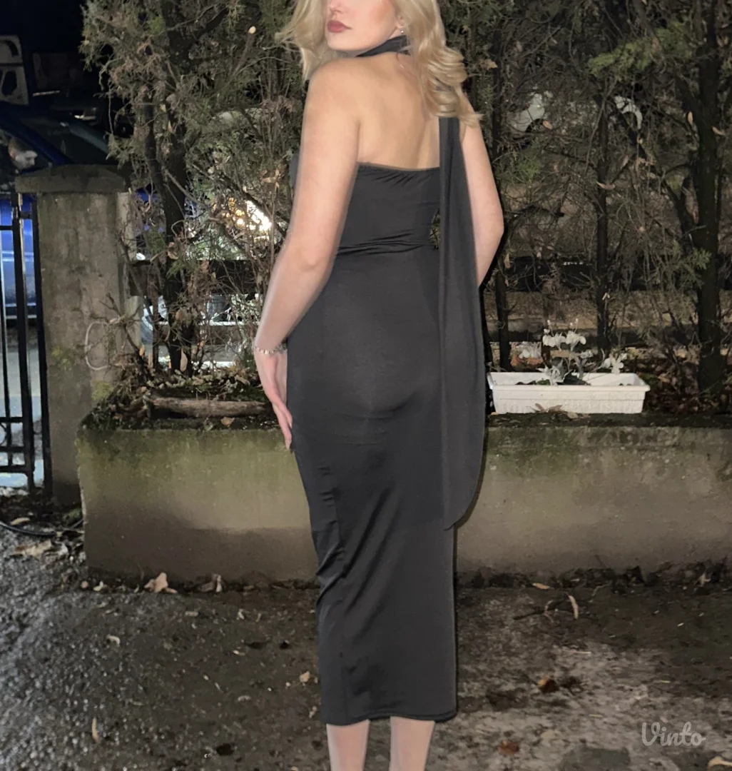 Dugačka elegantna crna haljina