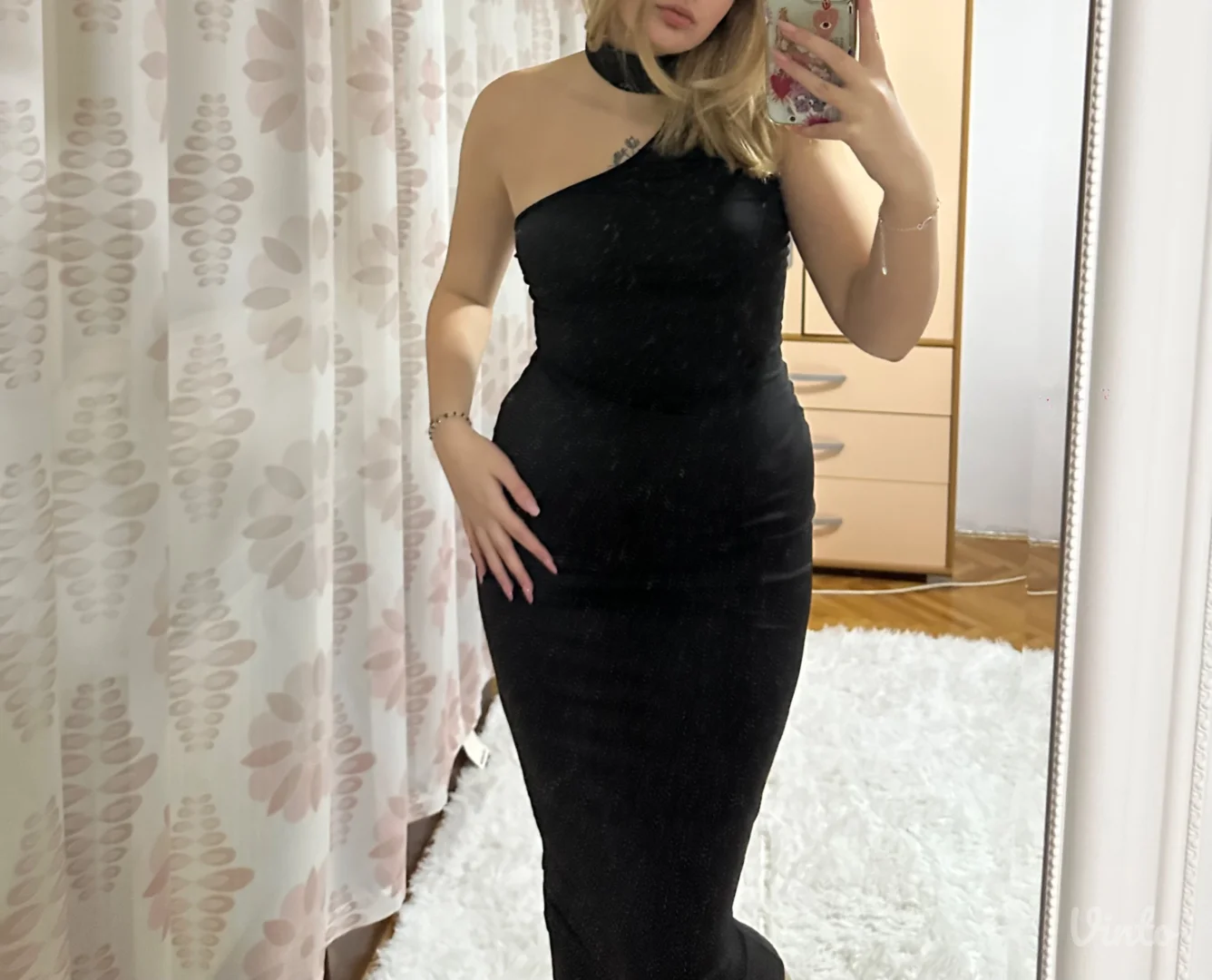 Dugačka elegantna crna haljina