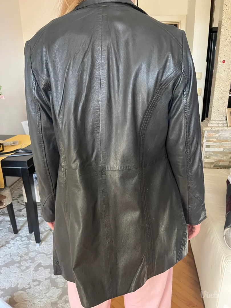 Kožna jakna sa etiketom