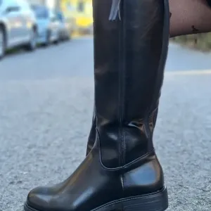 Čizme duboke 40 Emelie Strandberg